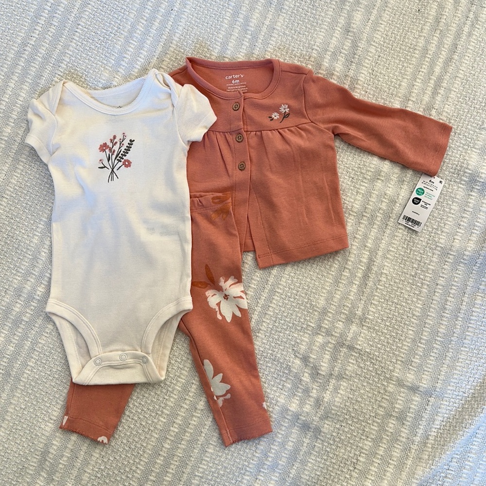 NWT Carter’s 6m Outfit Set